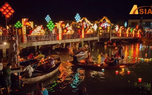 Thả đèn hoa đăng ở Hội An