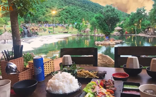 Ăn trưa Bạch Mã Village