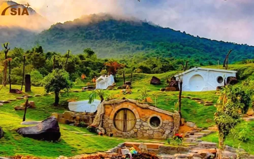 Bạch Mã Village